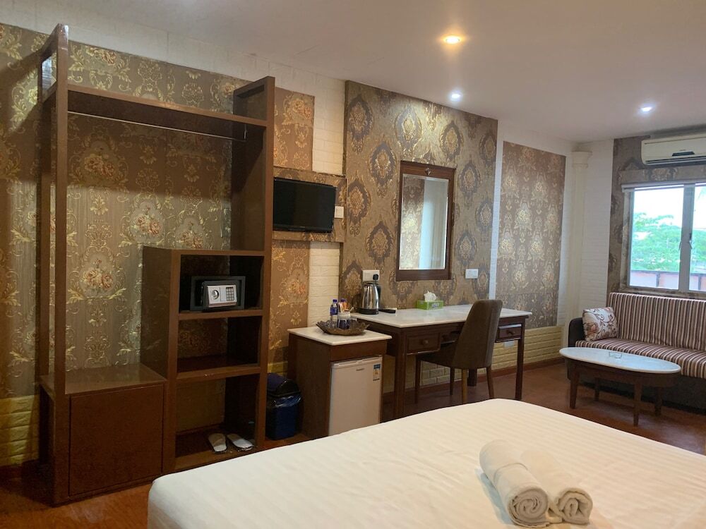 Easy Hotel