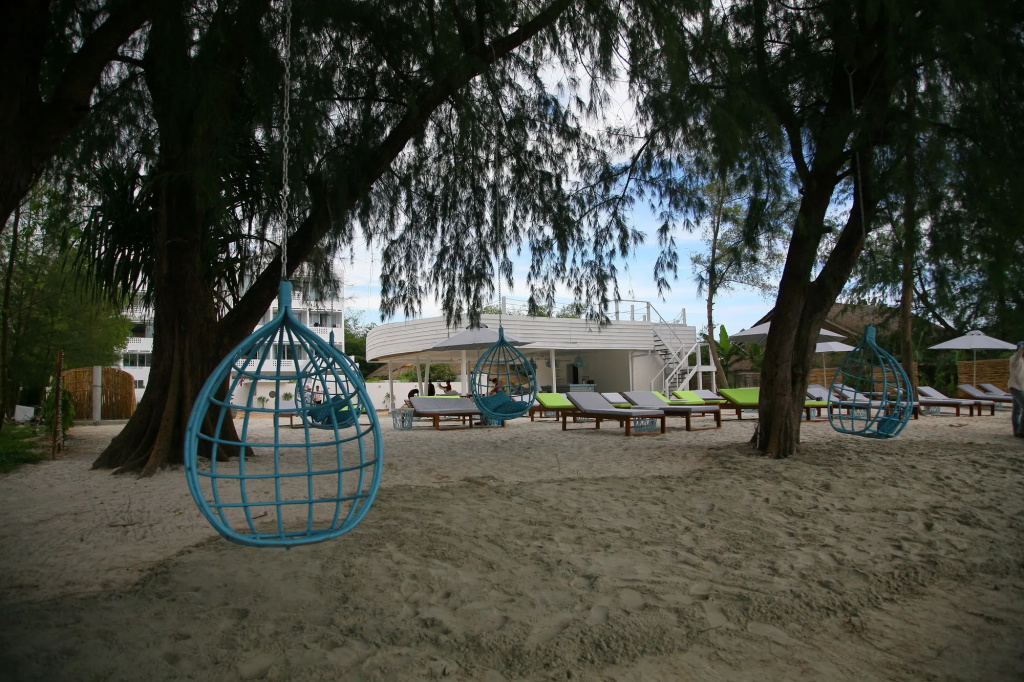 Beach & Waterfront