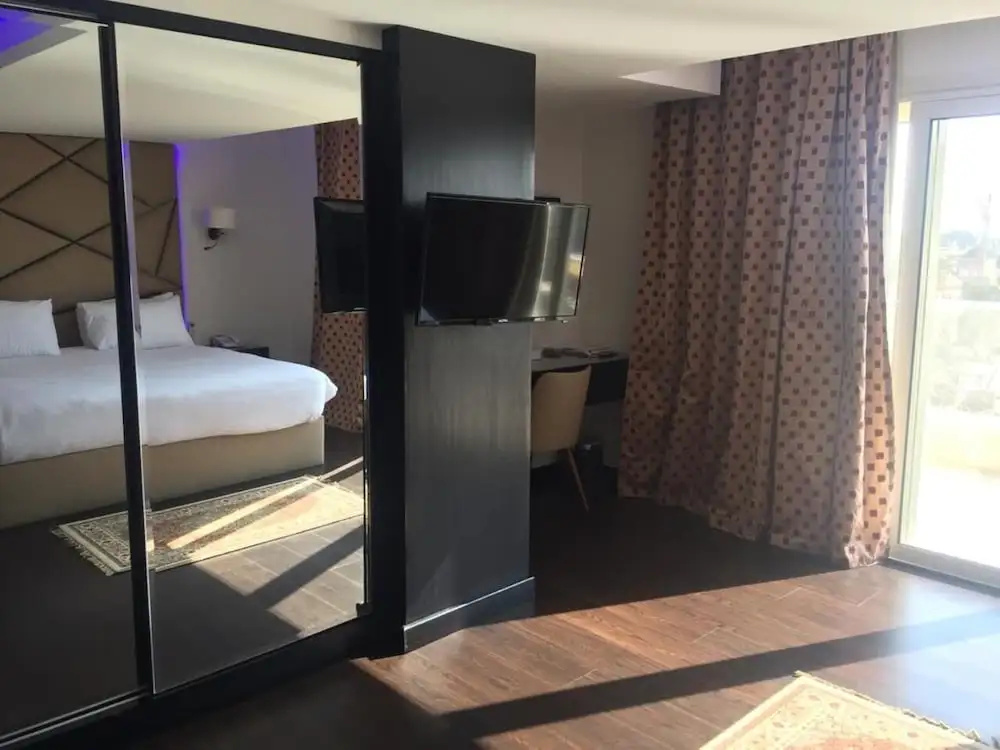 Double Studio (full double bed)