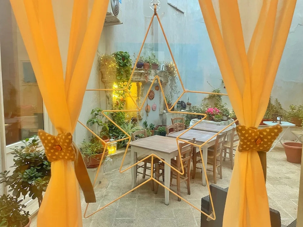 Standard room with courtyard view