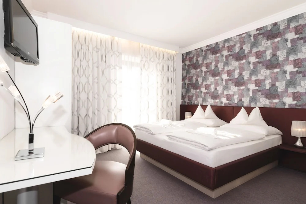 Standard Double room with balcony (full double bed)