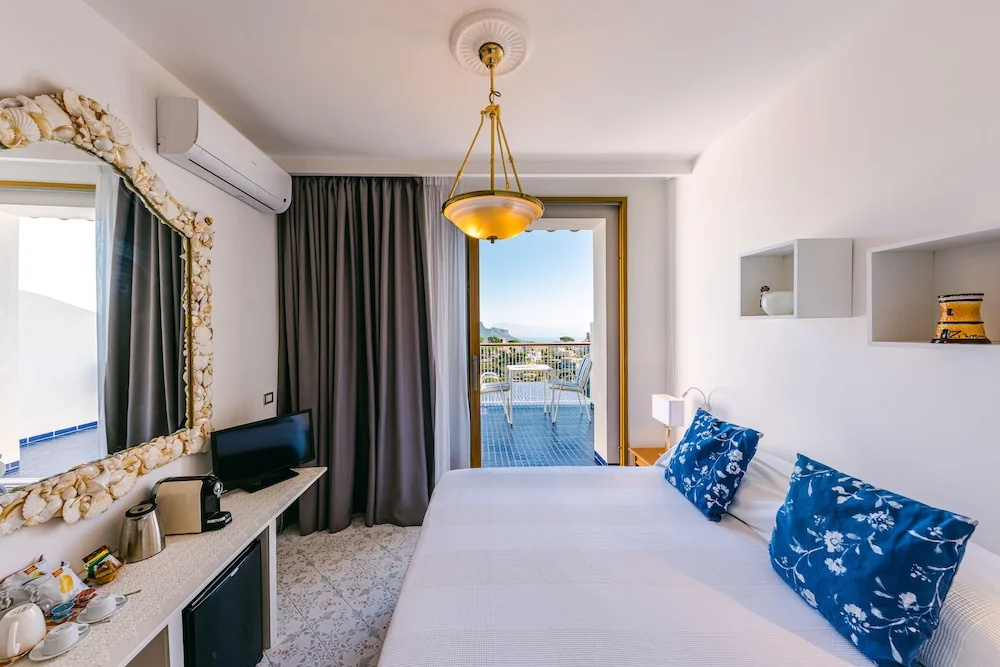 Comfort room with balcony