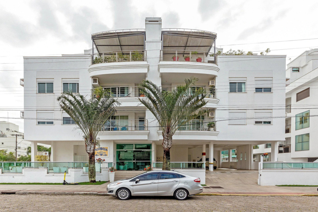 Apto c/ piscina a 250m da praia de Jurerê AYA201