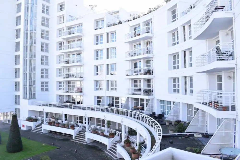 Stunning 2 Bedroom Riverside Flat in Canary Wharf