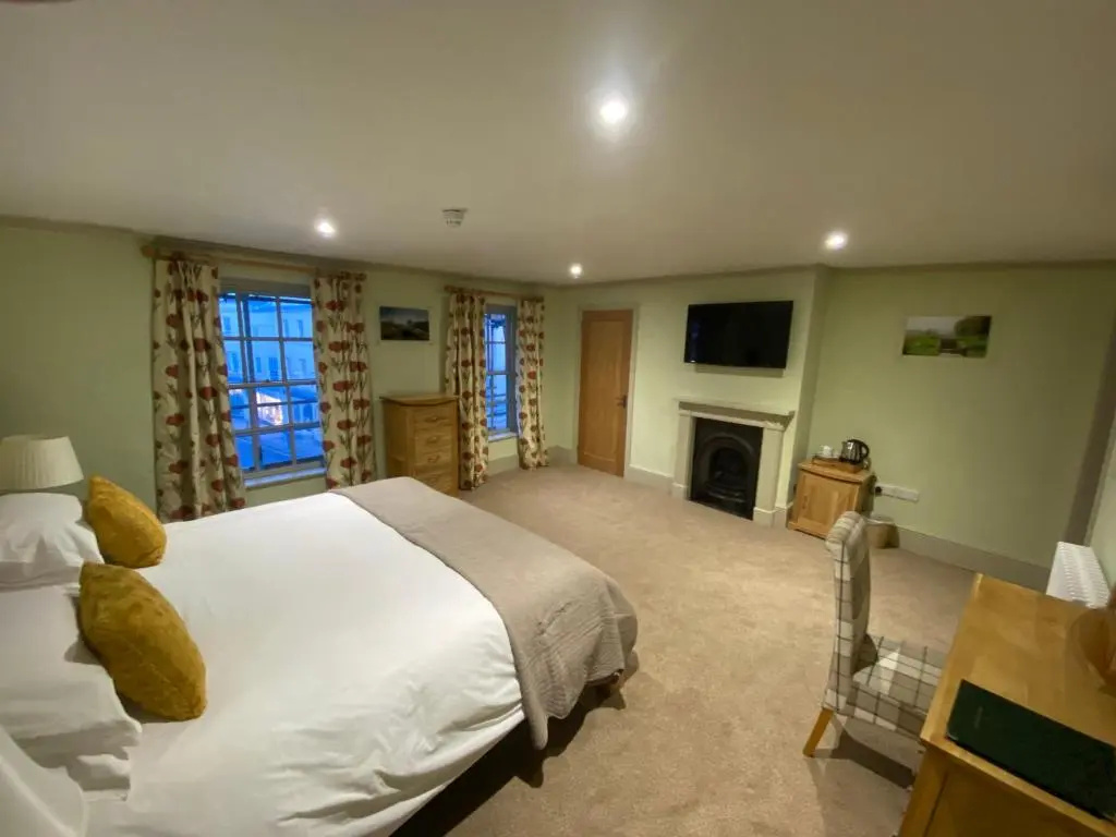 Superior Double room (full double bed)