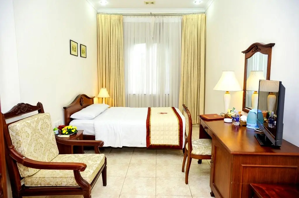 Tan Son Nhat Hotel - Chambres