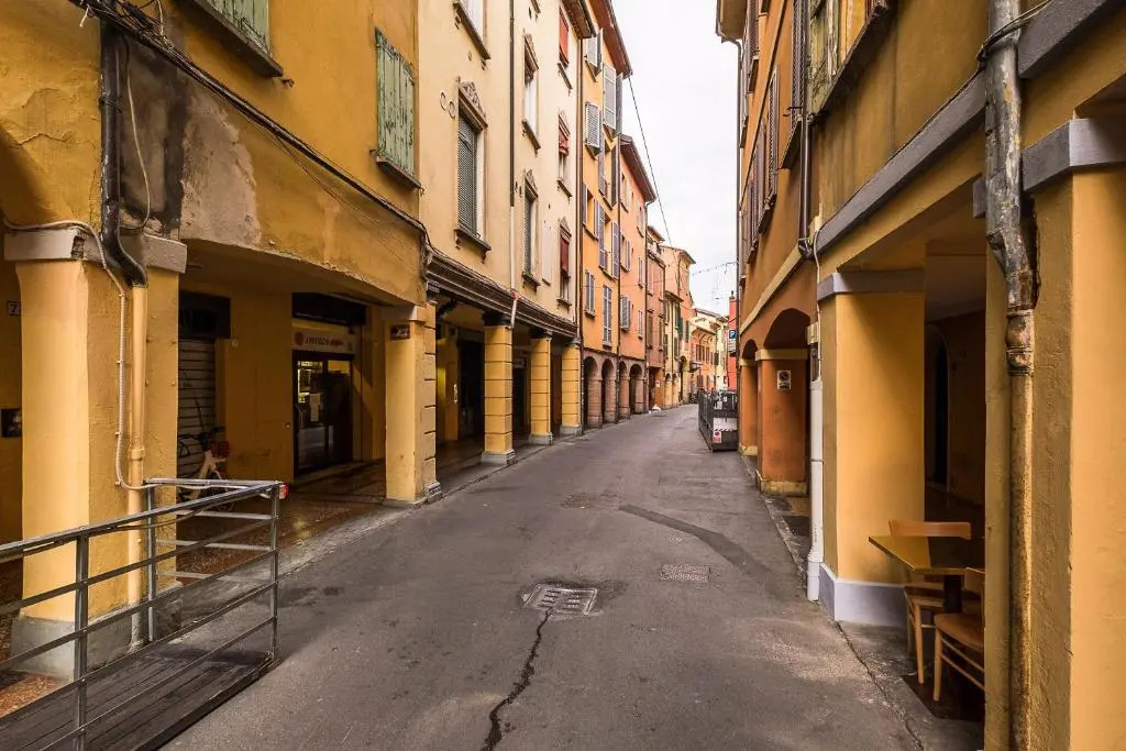 Sotto i portici di Via Pietralata by Wonderful Italy