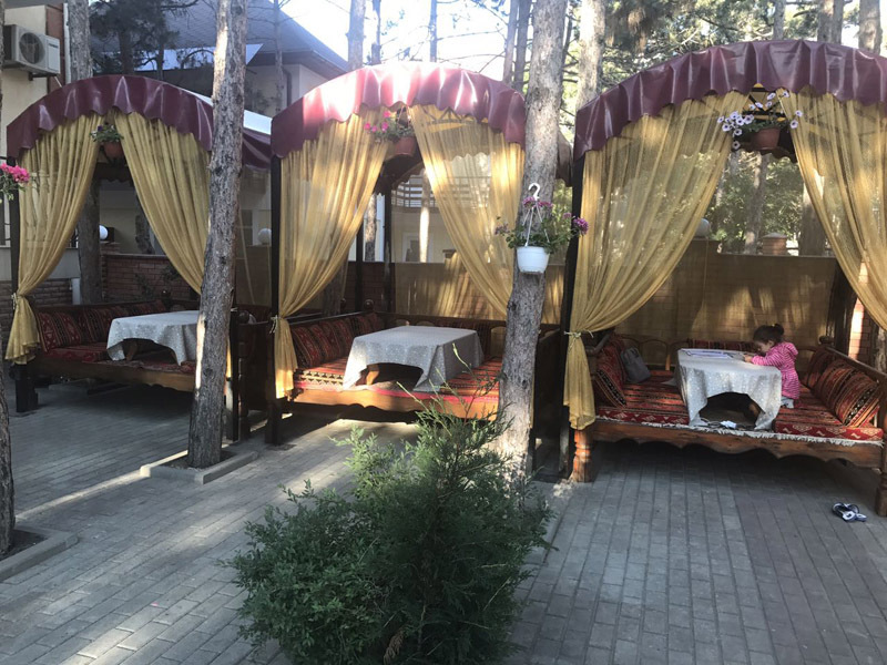 Заведение "Арпат" в Бахчисарае, где на свадьбе играла националистическая песня,