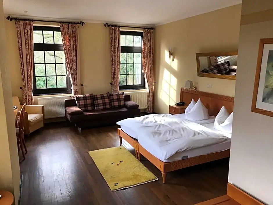 Burg Wegberg Hotel & Restaurant - Chambres