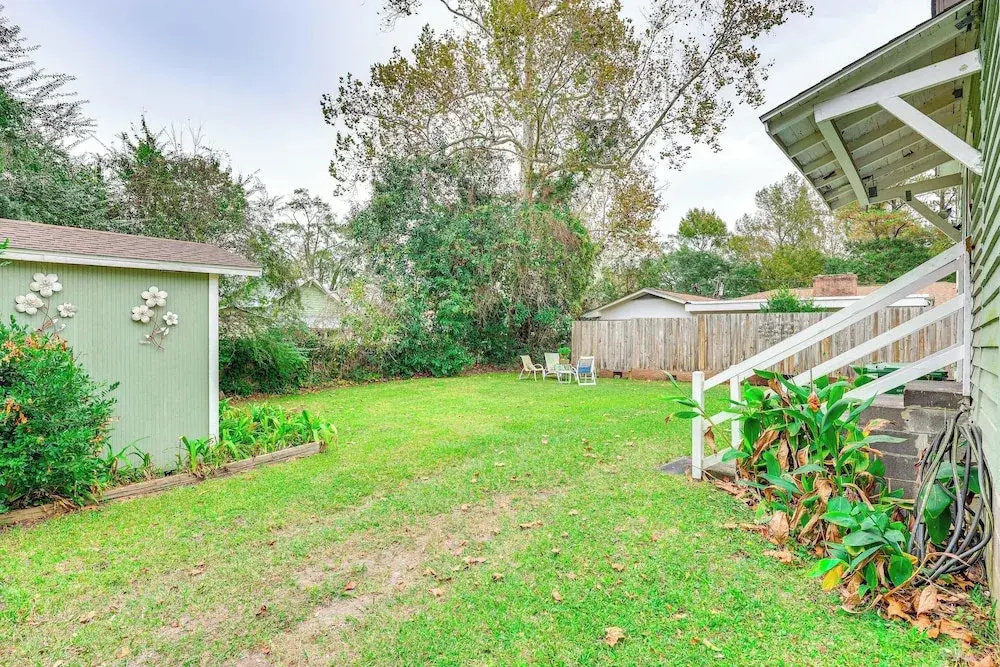 1 Mi to Dtwn Wilmington: Quiet Cottage w/ Deck