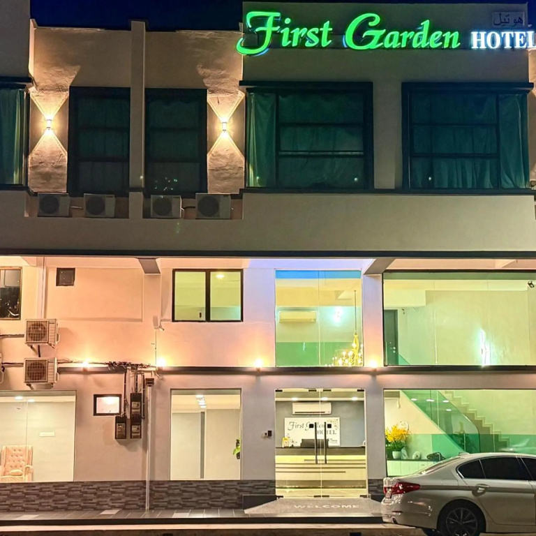 OYO 44043 First Garden Hotel