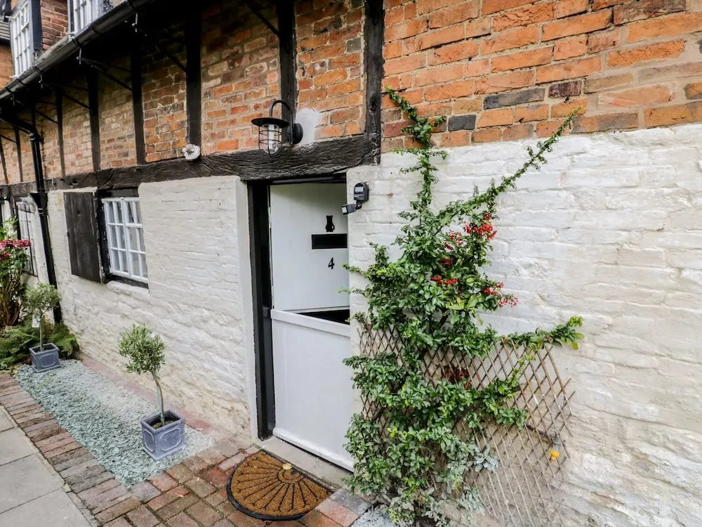 4 Masons Court