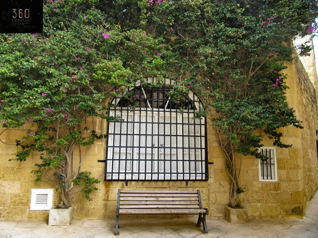 Palazzo 16th Century Mdina, opposite St Paul's Cathedral by 360 Estates