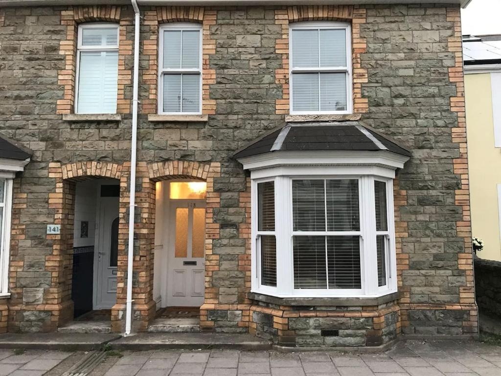 143 New Road Porthcawl