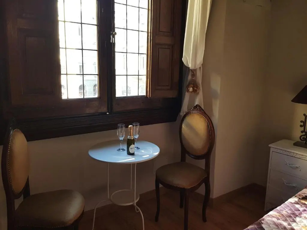 Deluxe Double room (full double bed)