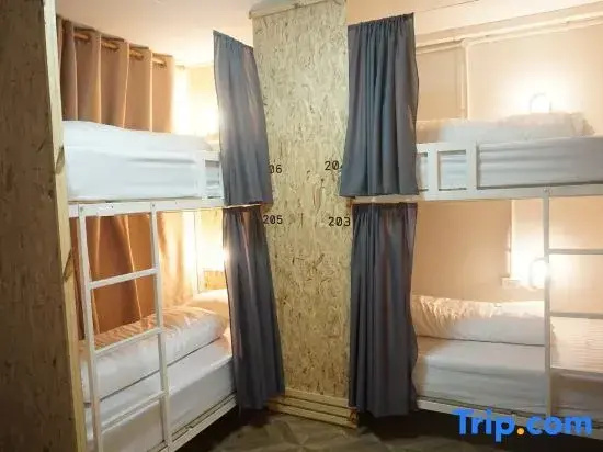 Standard Sextuple Family room