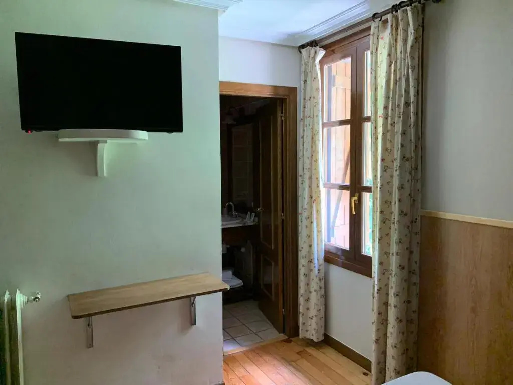 Economy room
