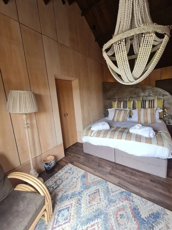 Deluxe Double room (full double bed)