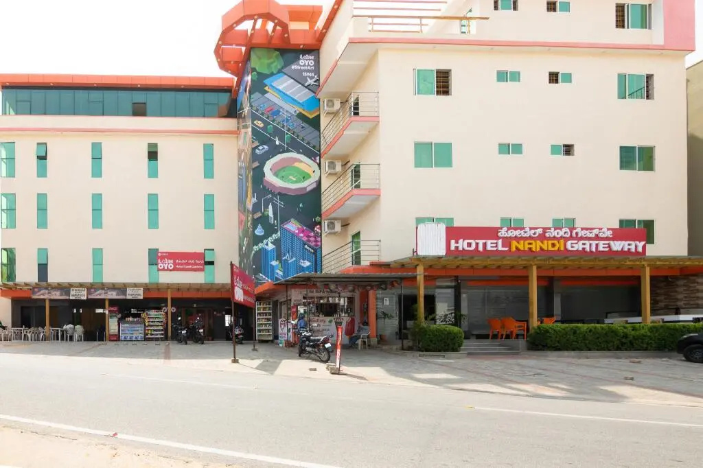 OYO 15965 Hotel Nandi Gateway