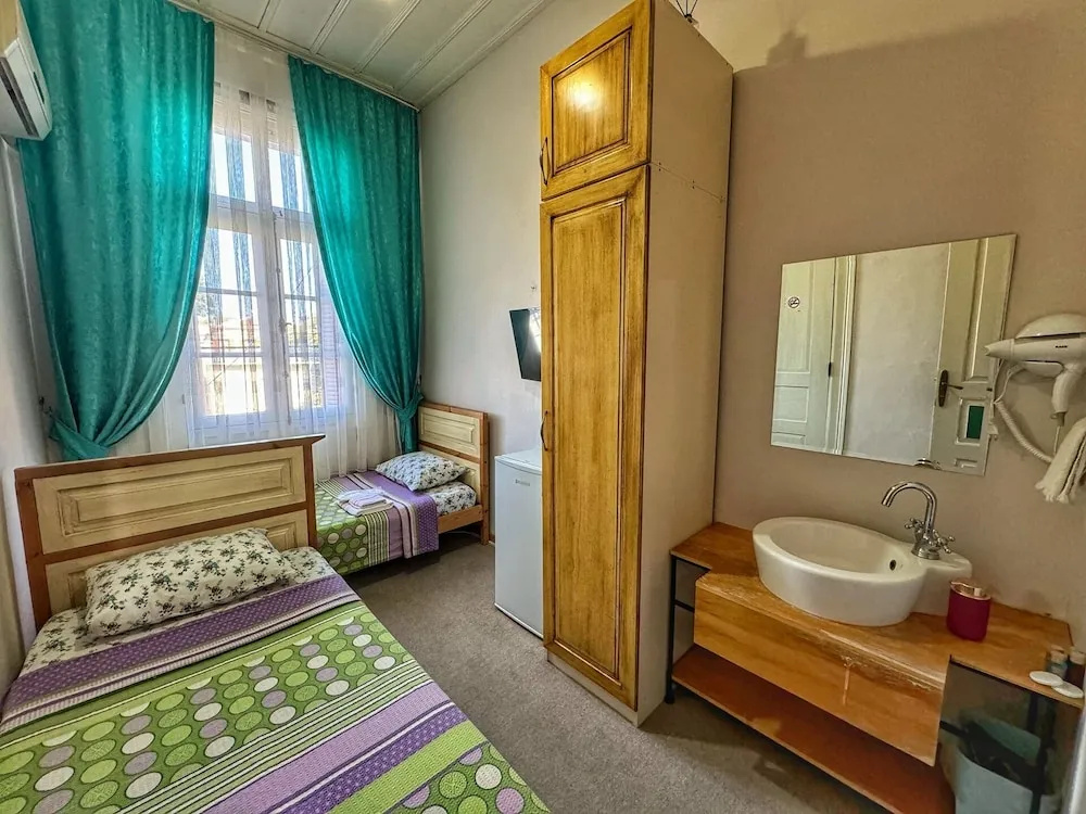 Economy room