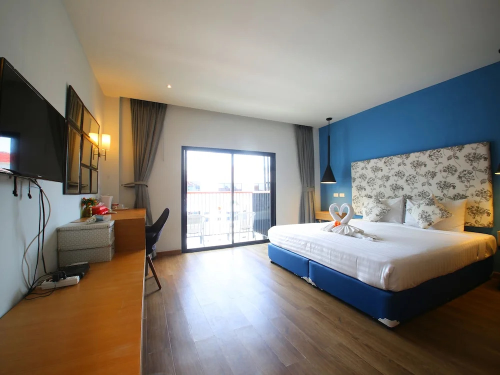 Deluxe Double room with balcony (full double bed)