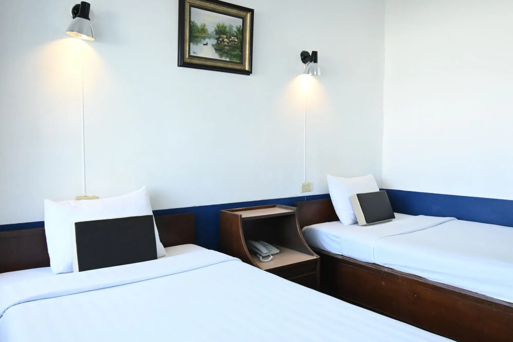 Отель The Krungkasem Srikrung Hotel в Бангкоке