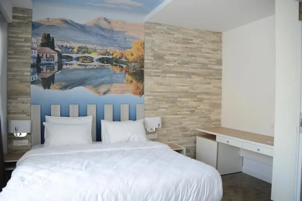 Standard Double room with balcony (full double bed)