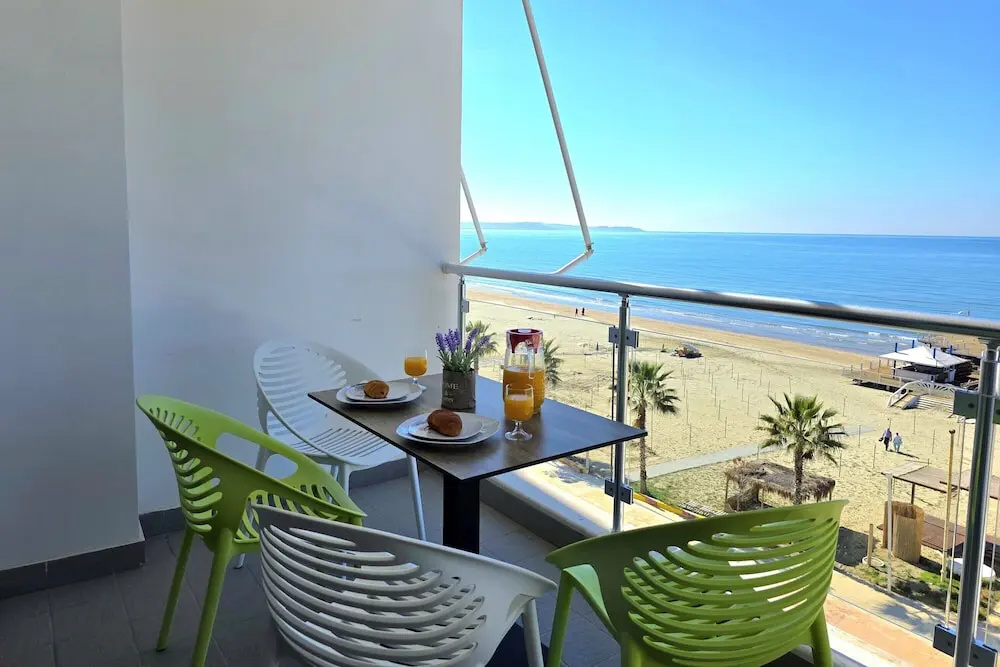 Brisa Del Mar Beachfront Apartment 116