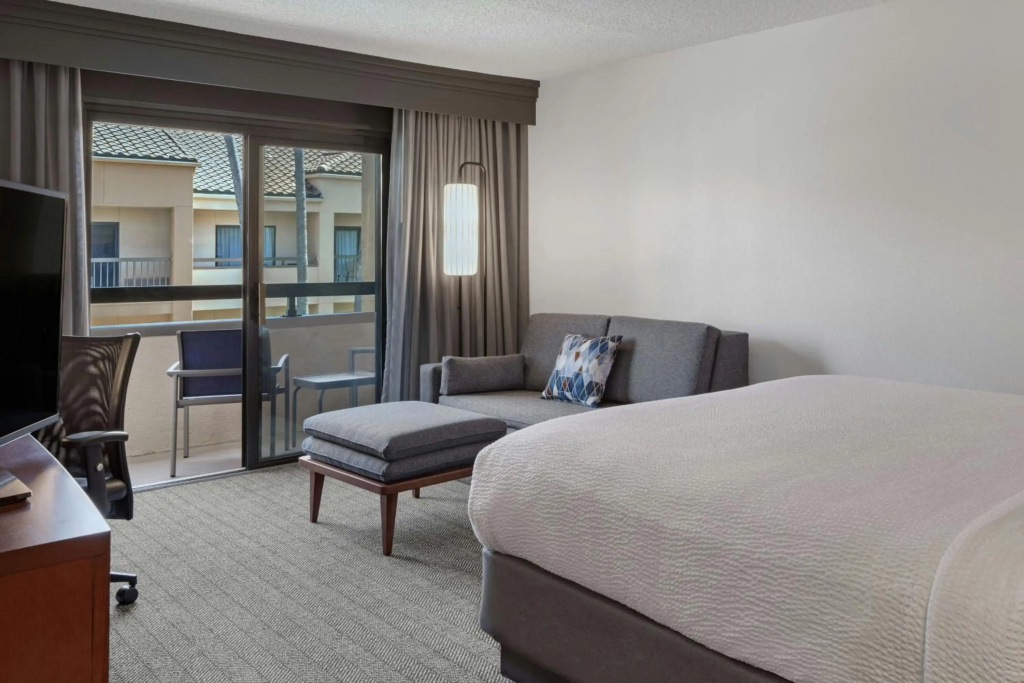 Отель Courtyard by Marriott Anaheim Buena Park в Буэна-Парке