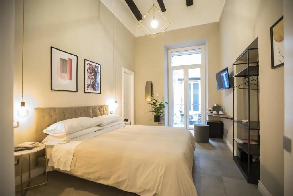 Deluxe Double room (full double bed)