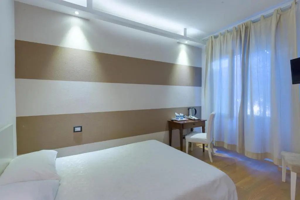 Deluxe Double room (full double bed)