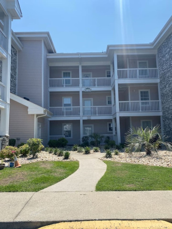 Captains Quarters Bright 2BR Pet-friendly Beach Condo w/ Coastal Decor & Relaxed Vibes