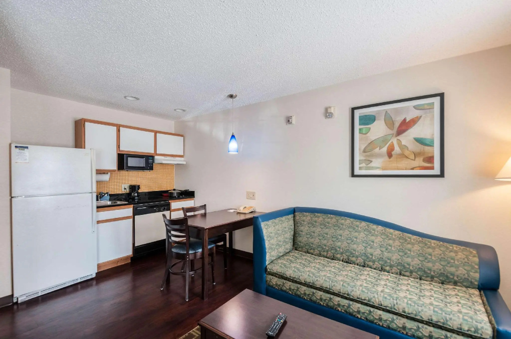 Double Suite (full double bed)