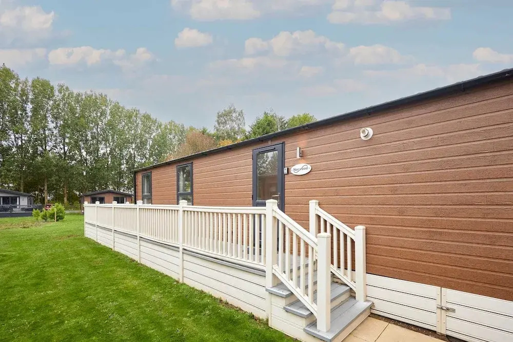Host Stay Tarn Lodge