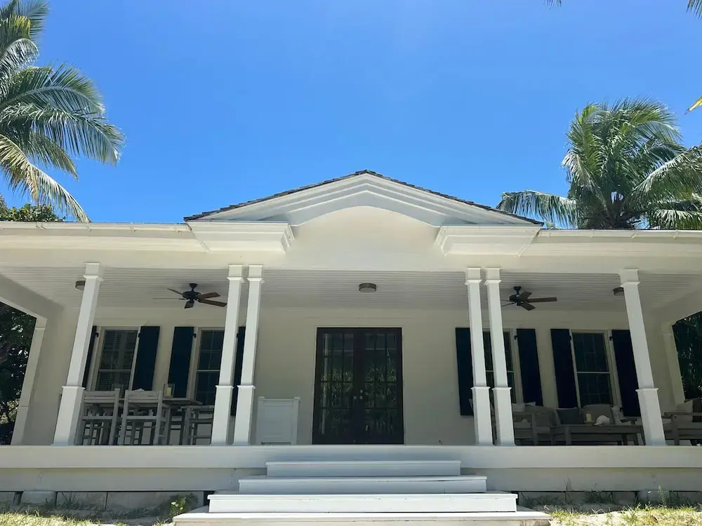 Hibiscus Hill Cricket Pavilion - Retreat Near Pink Sand Beach 2 Bedroom Cottage