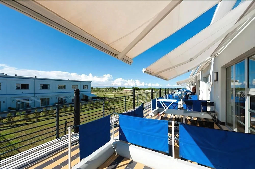 Balcony & Terrace