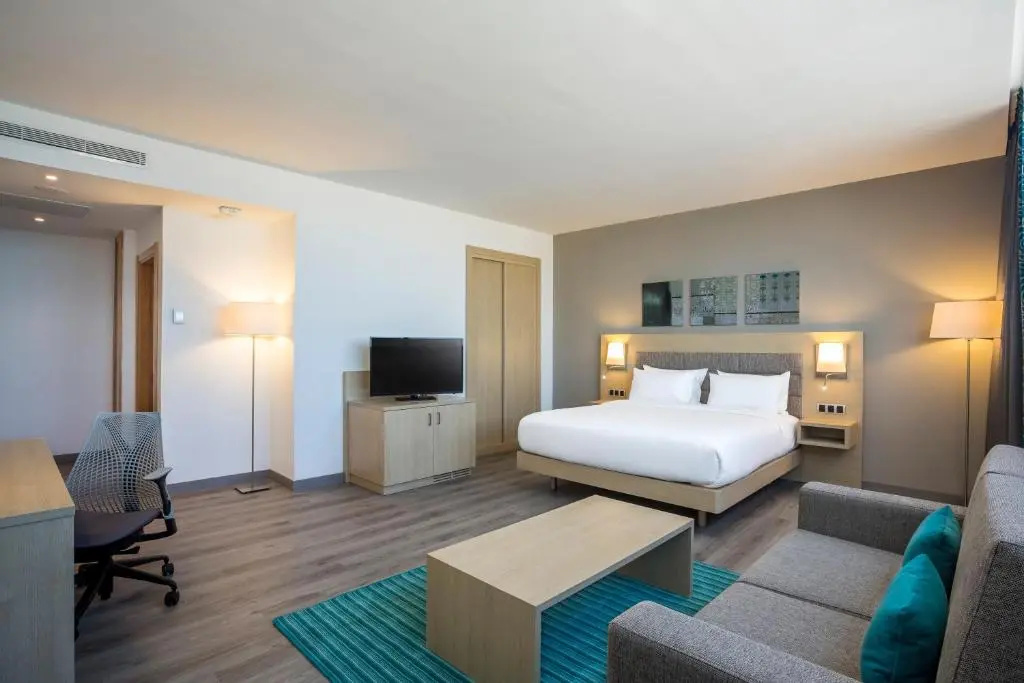 Deluxe Double room (full double bed)