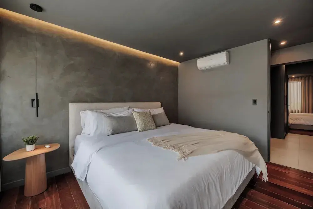 10th Street 3 Bedroom Jacuzzi & Billiard