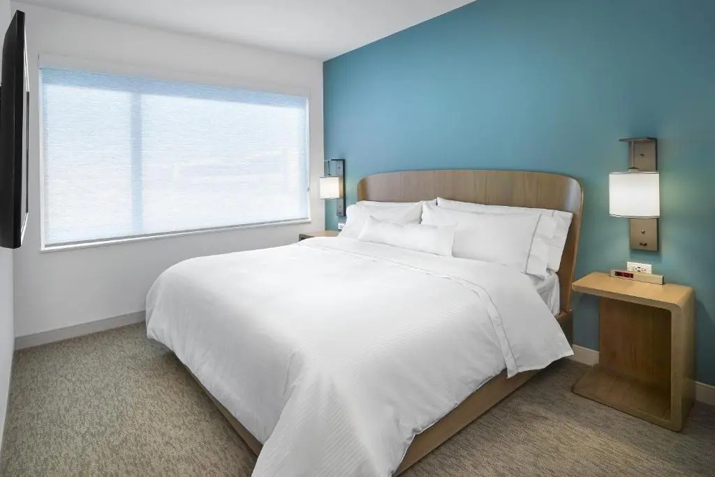 1 Bedroom Double Suite full double bed