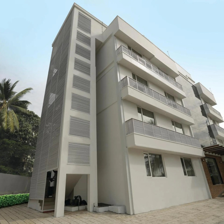 Oyo Premium Kakkanad Civil Station