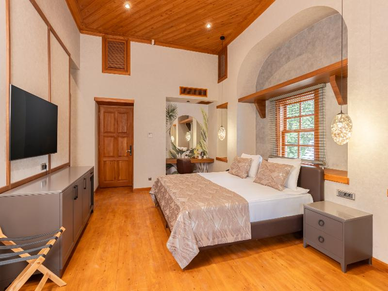 Double Suite (full double bed)