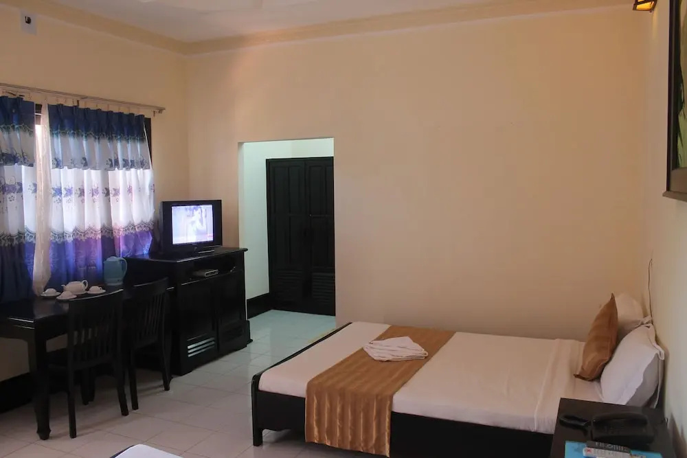 Deluxe room with land view