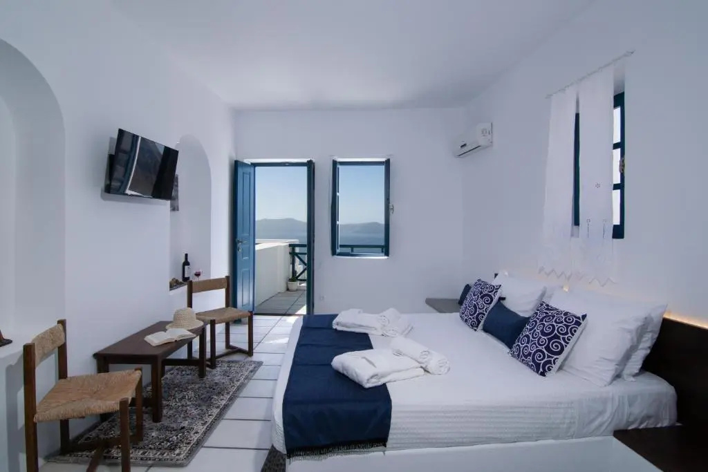 Deluxe Double room with balcony and with sea view (full double bed)