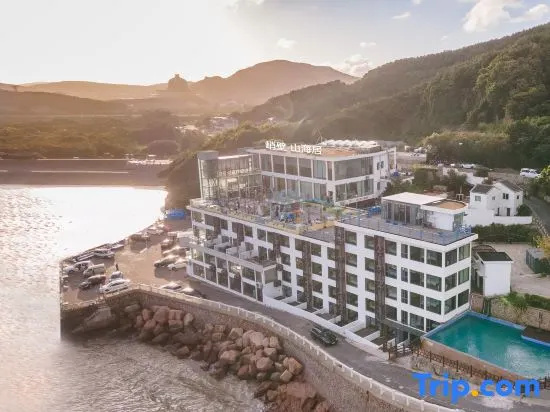 Cliff Mountain and Sea Residence