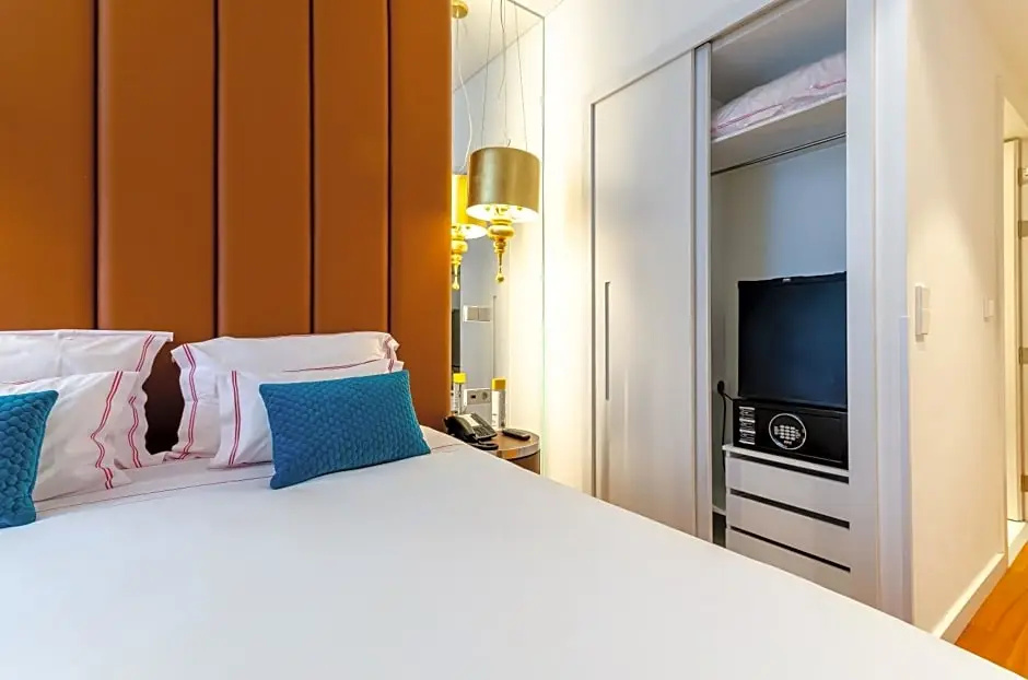 Double room with city view (twin beds)