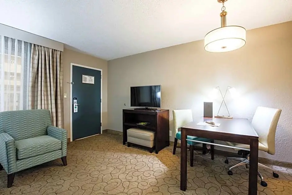 Embassy Suites by Hilton Memphis East Germantown Area - Chambres