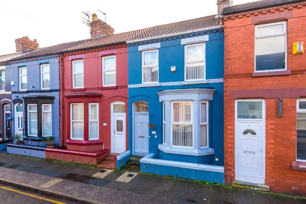 Finchley House lovely house in Anfield, 2 minutes walk from the stadium, parking and wifi