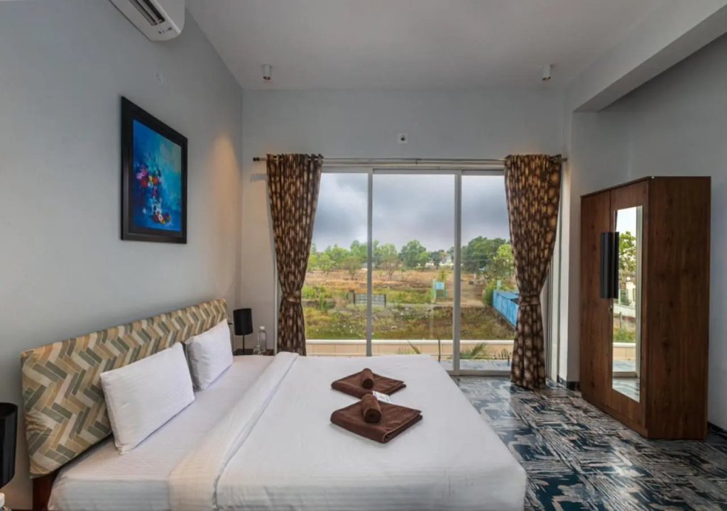 Saffronstays Fred