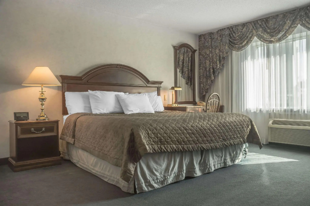 Double room (full double bed)
