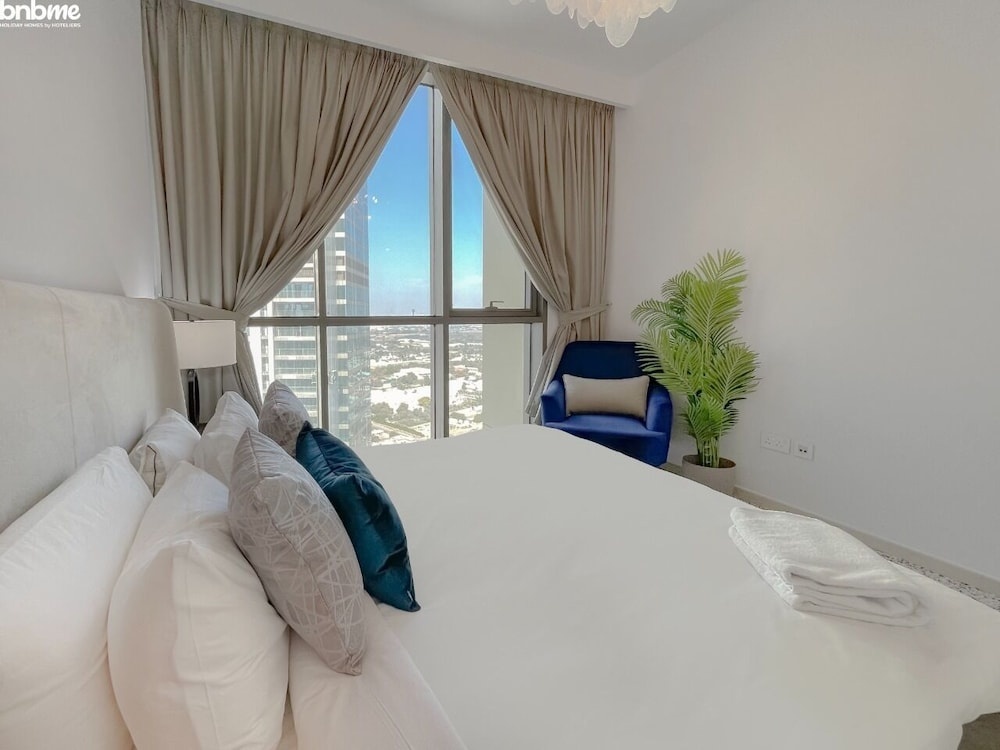 Skyscrapper Connected to DM by Bnbmehomes — 2